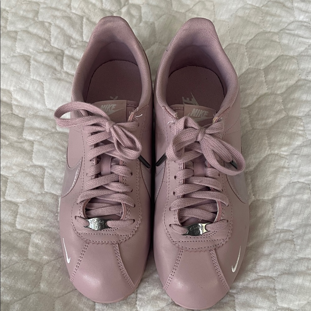 Nike Women's Pink Sneakers